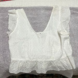 Super cute crop top!